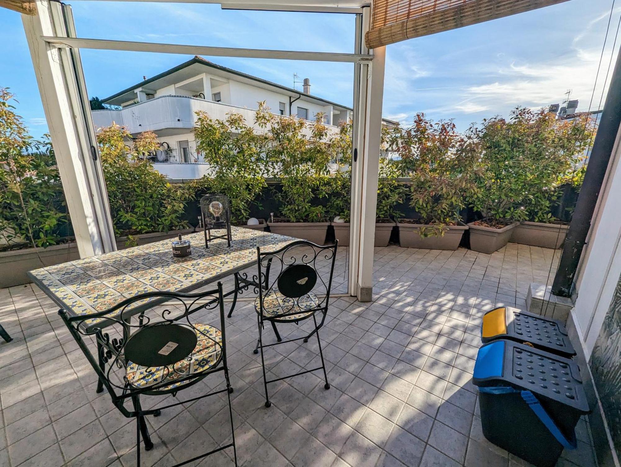 Appartamento Con Terrazzo Parma Exterior foto